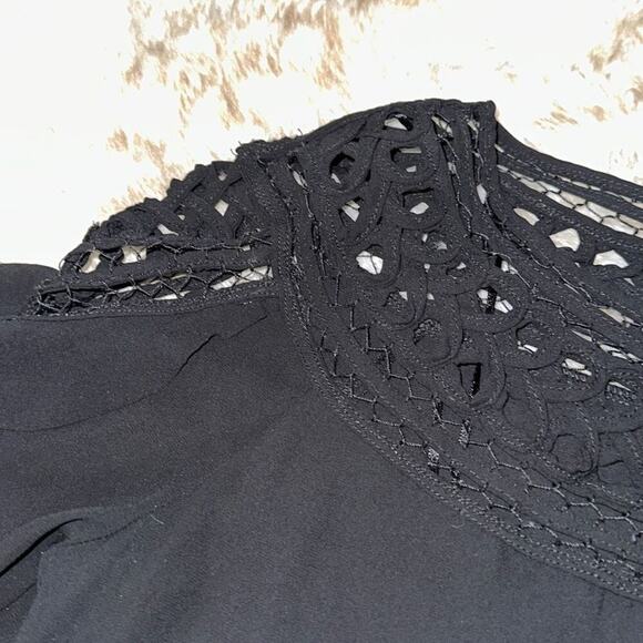 H&M Divided black cropped flutter sleeve blouse | Sz 4 - Picture 3 of 7